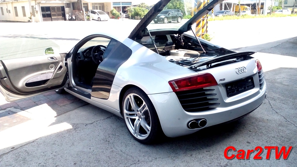 常常有人詢問Car2TW Inc. 加拿大美國買車代購免稅及個人自用運車回台灣代辦服務公司收費多少錢?運車回台灣總共費用要多少錢?全部費用包含汽車海運費用800元美金、裝櫃報關費用400元美金、文件申請及海關規費200元美金,回到台灣之後還要繳交汽車關稅及報關拆櫃費用,另外還有ARTC驗車費用在8萬元台幣到40多萬元中間,要看車型年份決定ARTC驗車費用,Car2TW Inc. 加拿大美國買車代購免稅及個人自用運車回台灣代辦服務公司地址在18747 S Laurel Park Rd, Rancho Dominguez, CA 90220,電話:626-418-0088,有任何運車回台灣問題歡迎詢問