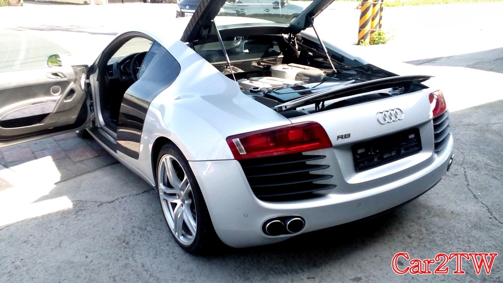 Audi_R8_4.2_10