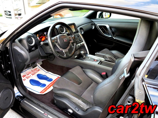 2009-Nissan-GTR-4