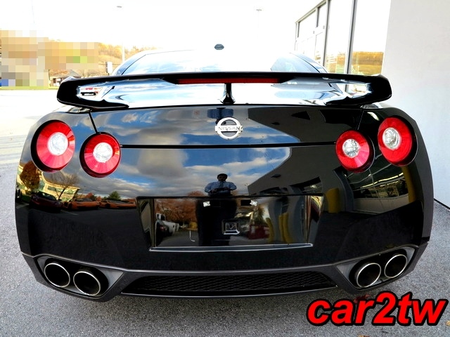 2009-Nissan-GTR-9