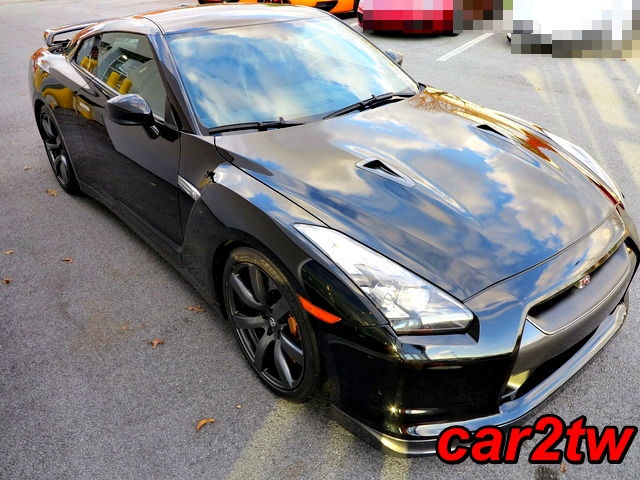 2009-Nissan-GTR-1