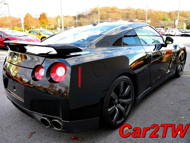 2009-Nissan-GTR-7