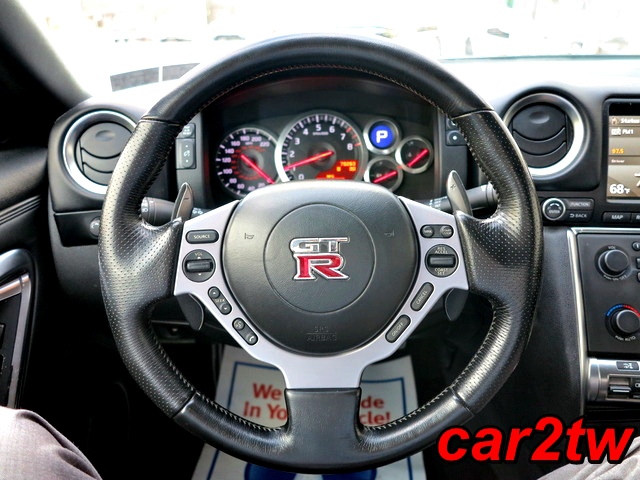 2009-Nissan-GTR-5