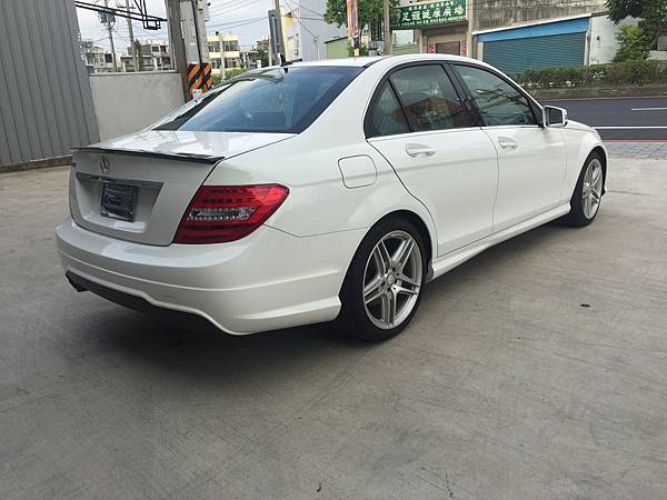 MERCEDES-BENZ賓士外匯車，美規W204 C250。