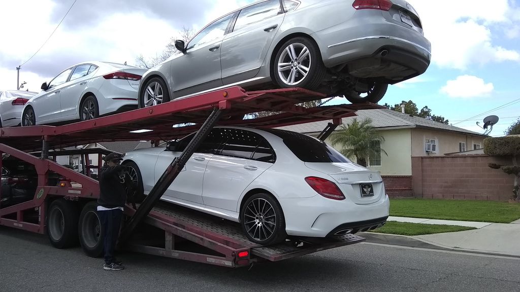 常常有想要運車回台灣朋友詢問Car2TW，哪一款車運回台灣最划算？答案是賓士及BMW，特別是賓士C300及BMW 328i/330i最多華僑留學生選擇運回台灣自用，為什麼呢？因為美國買車價格便宜運回台灣非常划算，當然理論上越貴的車輛從美國運回台灣越划算，但是越貴的車輛越少人買得下去，最常見的還是賓士C300及E300，BMW 328i/330i/528i/530i這類常見車款，想知道關稅及費用如何計算嗎？歡迎聯絡Car2TW進口車代辦公司代為估算運車回台灣費用