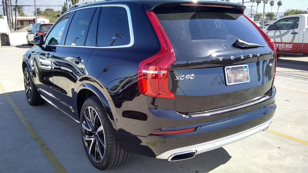 Volvo XC90運車回台灣費用要多少錢呢？要估算費用首先要了解台灣進口車現行汽車關稅稅率是多少，台灣加入WTO之後，進口汽車關稅逐年下降，從最早關稅需要60%逐年調降到17.5%，但是台灣政府蠻奸詐的，雖然調降了汽車進口關稅，但是卻用其他稅金例如貨物稅銷售稅填補調降下來的汽車關稅。