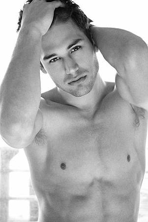 Ryan Guzman (3)