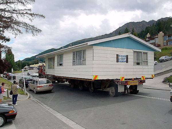 800px-Moving_house