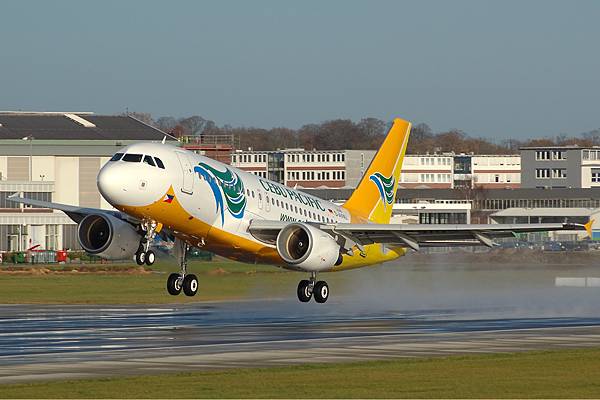 Cebu_Pacific_Air_Airbus_A319_Unterspann-2