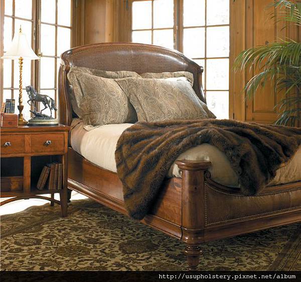 HD-1612 Cabinetmaker's Cherry Ogden Upholstered Bed (QUEEN, 同照片皮料: TWD 146***)