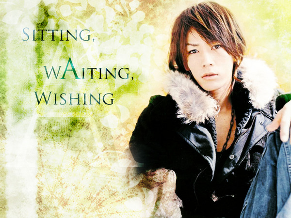 desktop03sitting,waiting,wishing