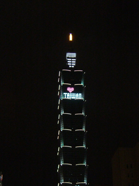 愛台灣低Taipei 101