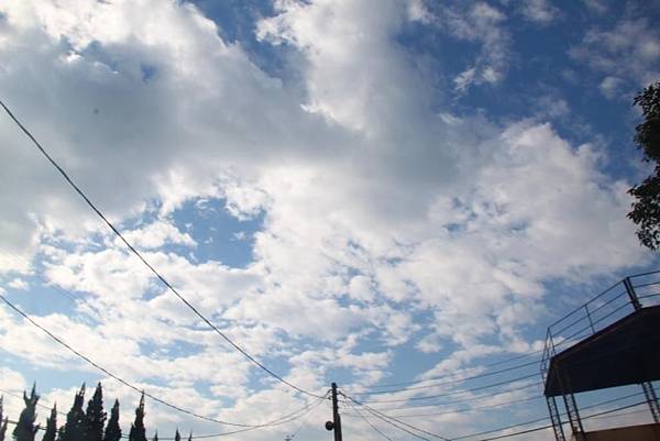 講堂前的天空.jpg