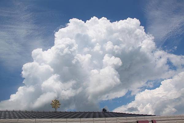 法輪上空