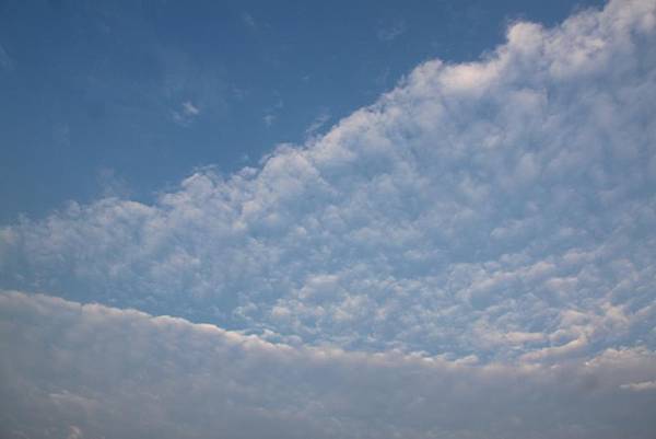 早晨西方天空的雲彩