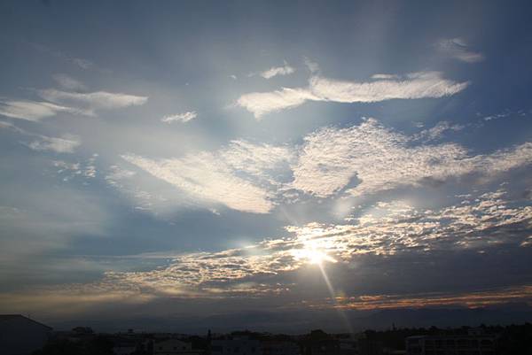 太陽突破雲層