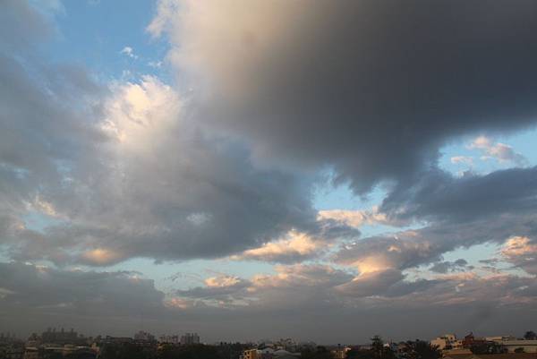 地震前拍攝的雲彩之四