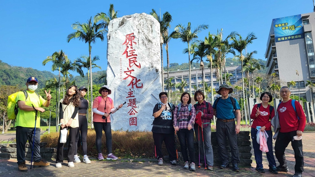 狗殷勤古道上平菁街賞櫻出坪頂古圳