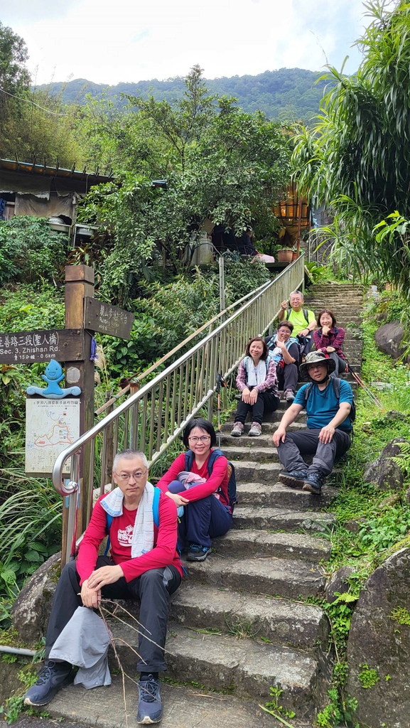 狗殷勤古道上平菁街賞櫻出坪頂古圳