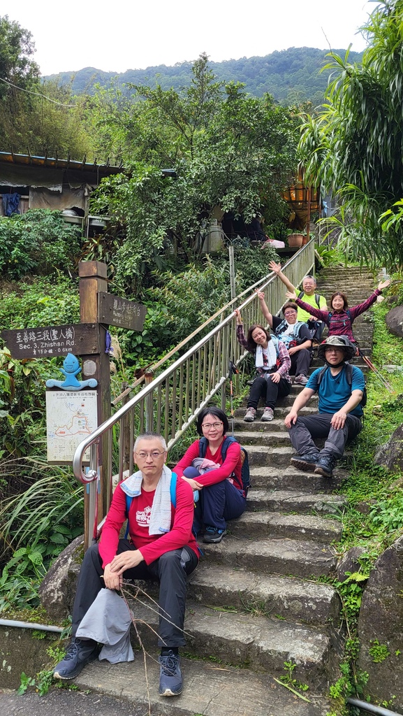 狗殷勤古道上平菁街賞櫻出坪頂古圳