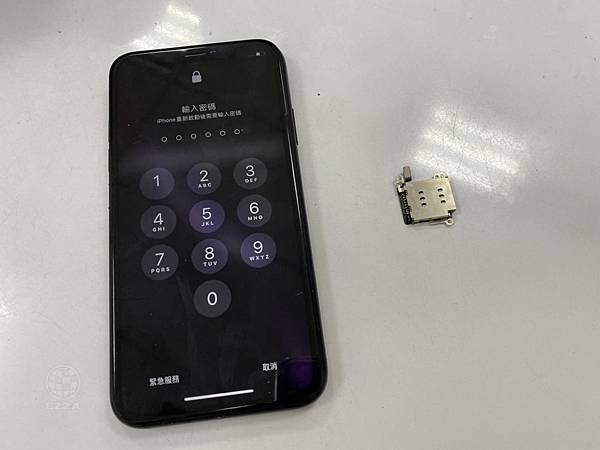 IPHONE XR SIM卡讀不到.jpg IPHONE XR SIM卡讀不到.jpg