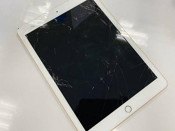 Apple iPad 6面板破裂.jpg