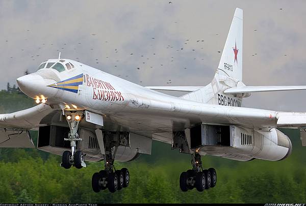 Tupolev Tu-160_Russia AF  201605