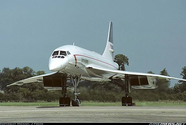 Aerospatiale-British Aerospace Concorde 102_British Airways  19850713 Mike Freer - Touchdown-aviation