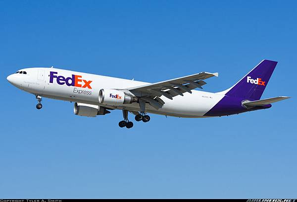 Airbus A300F4-605R_FedEx 20160809  Tyler A. Smith
