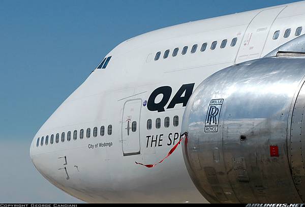 Boeing 747-338_Qantas  20050320  George Canciani