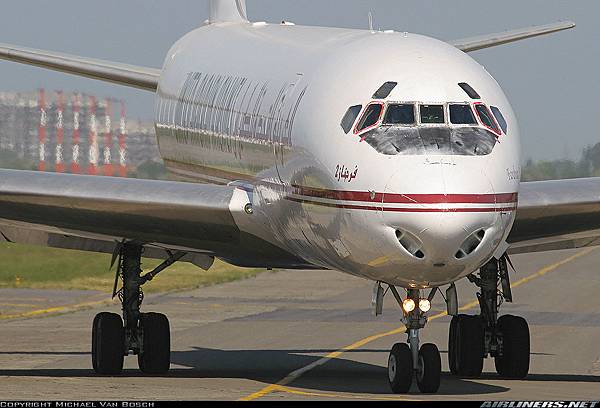 McDonnell Douglas DC-8-62H_AF_United Arabian Airlines   20060714    Michael Van Bosch