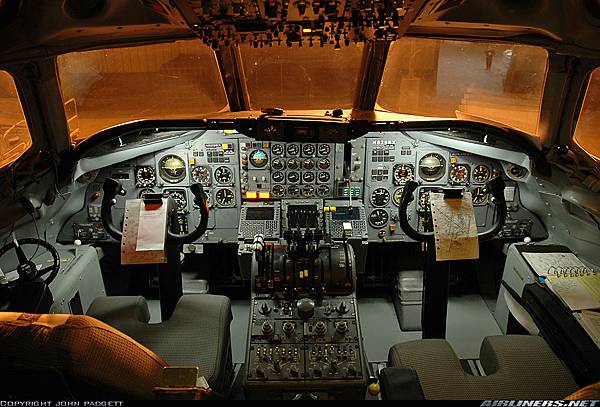 McDonnell Douglas DC-8-71(F)_BAX Global  20051228  John Padgett