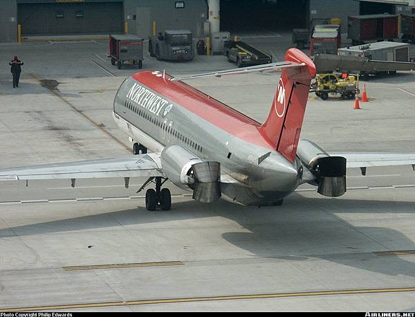 McDonnell Douglas DC-9-31_Northwest Airlines   20020507  Philip Edwards