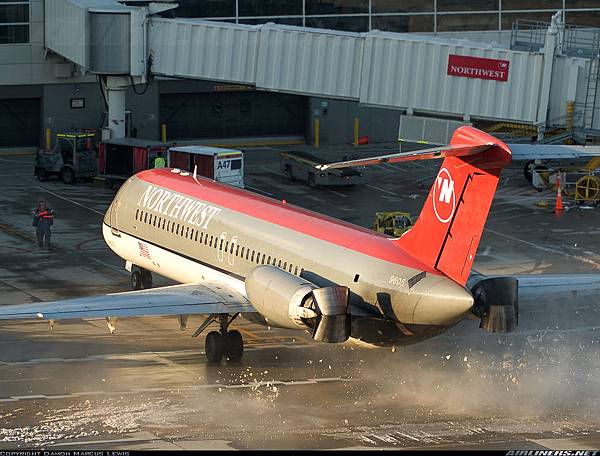 McDonnell Douglas DC-9-32_Northwest Airlines   20051204   Damon Marcus Lewis