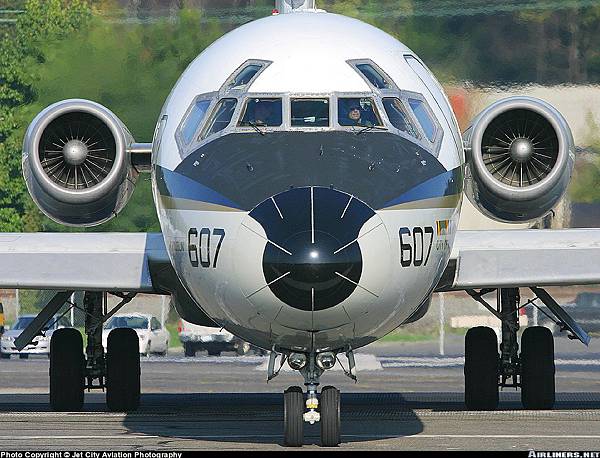 McDonnell Douglas C-9B Skytrain II (DC-9-32CF)_USA  Navy   200409   Jet City Aviation Photography