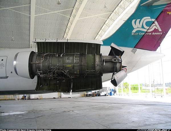 McDonnell Douglas MD-81 (DC-9-81)_West Caribbean Airways   20050128   Kenji Emesto Victoria Emura