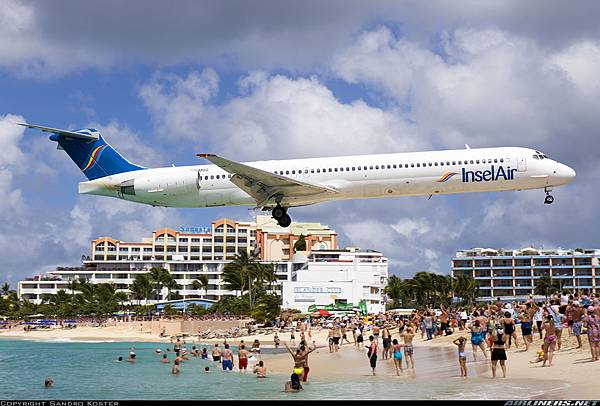 McDonnell Douglas MD-83 (DC-9-83)_Insel Air   20160224   Sandro Koster