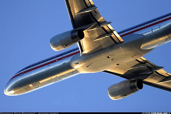 Boeing 757-223_American Airlines  20070826  Kevin Whitehead - Jetwash Images