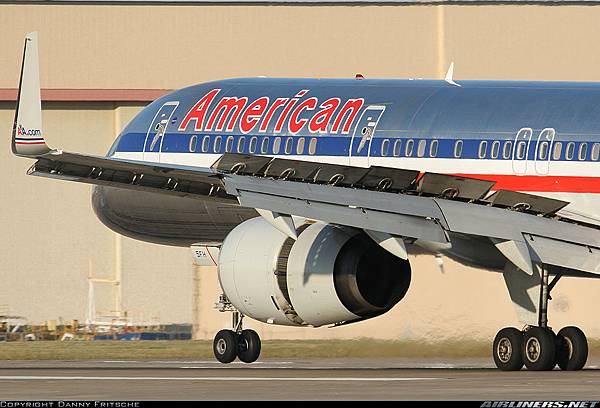 Boeing 757-223_American Airlines  20071101  Danny Fritsche