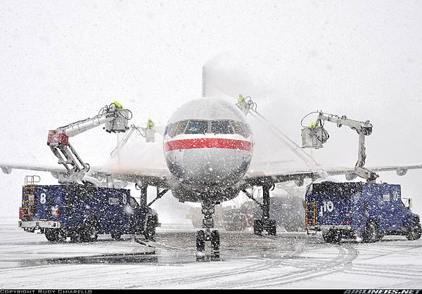 Boeing 757-223_American Airlines  20100216  Rudy Chiarello
