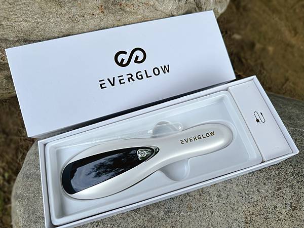 《頭皮護理推薦》EVERGLOW頭皮保養導入梳讓妳梳頭整齊同