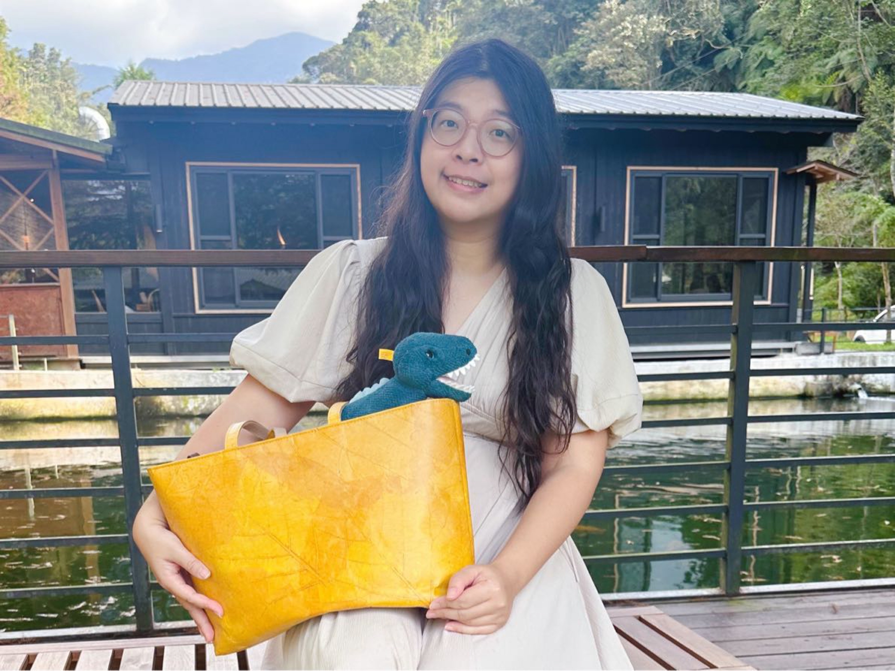 森林系的日常好夥伴｜Tevrin 樹葉側肩包開箱：美到不行、