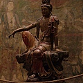 來自山西的遼代木雕彩繪水月觀音菩薩像。現藏於美國納爾遜藝術博物館。