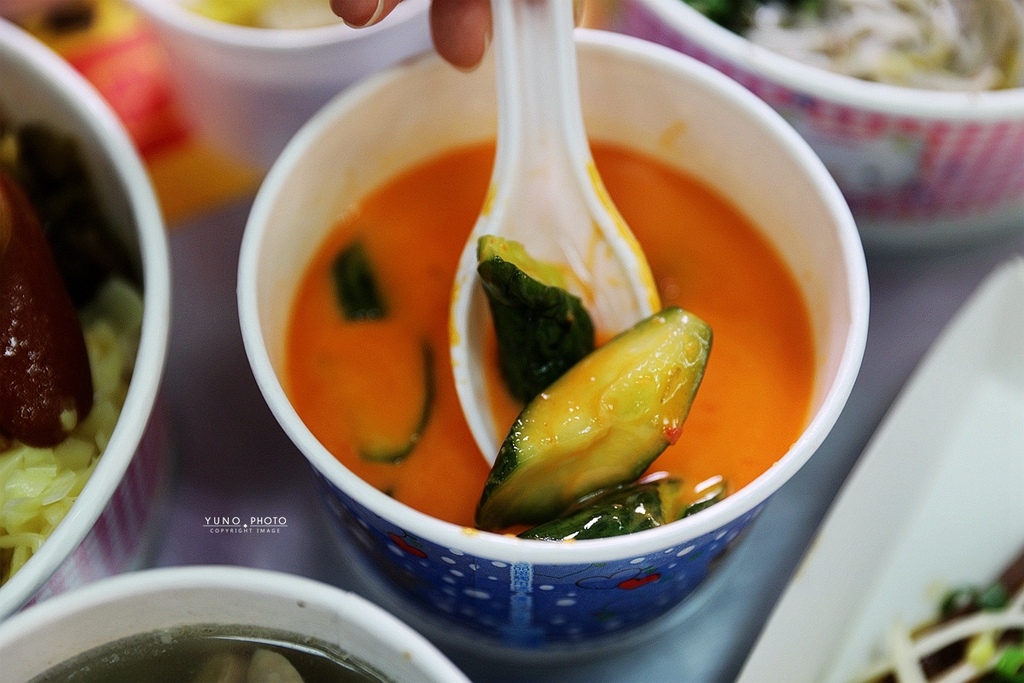 鹿港洪爌肉飯，台中美食， 在地人大推超厚切的霸氣爌肉飯