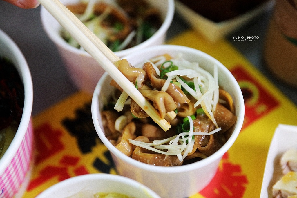 鹿港洪爌肉飯，台中美食， 在地人大推超厚切的霸氣爌肉飯