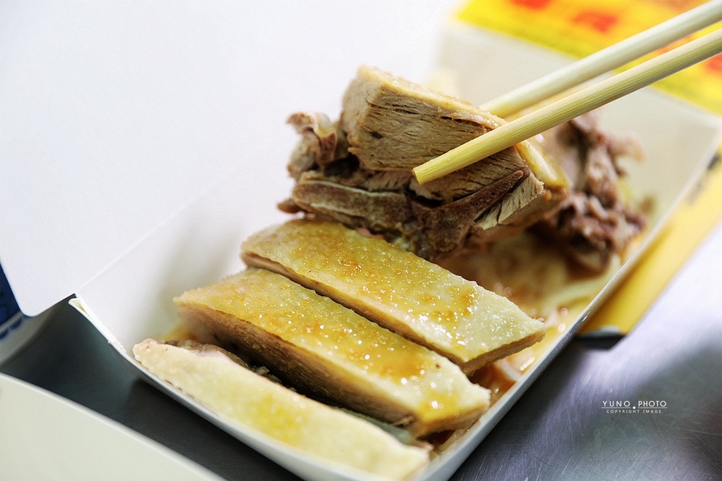 鹿港洪爌肉飯，台中美食， 在地人大推超厚切的霸氣爌肉飯