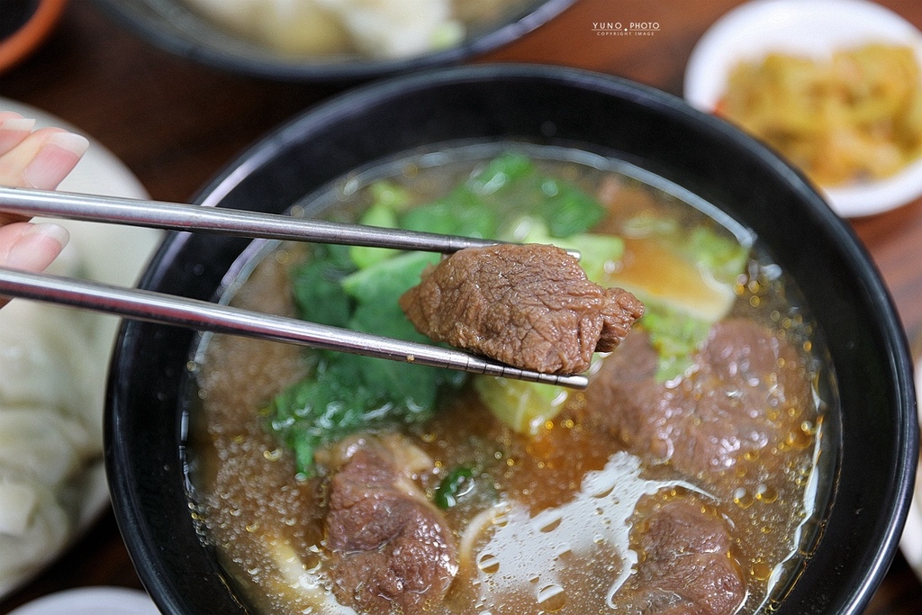 上佳原汁牛肉麵，台中美食，在地人激推！濃郁甘甜湯頭&牛肉Q彈有嚼勁。