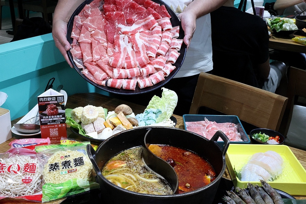 肉多多火鍋-台南新光中山店|70+款自助吧吃到飽×爆炒湯底×生日肉蛋糕 聚餐儀式感滿分 (台南慶生火鍋首選)