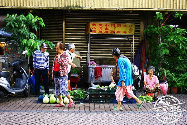 雙溪火車站前1.JPG