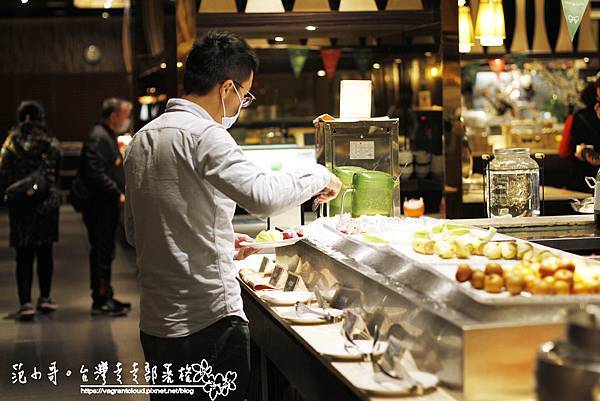 台中美食推薦∣潮港城國際美食館太陽百匯｜台中自助餐Buffe